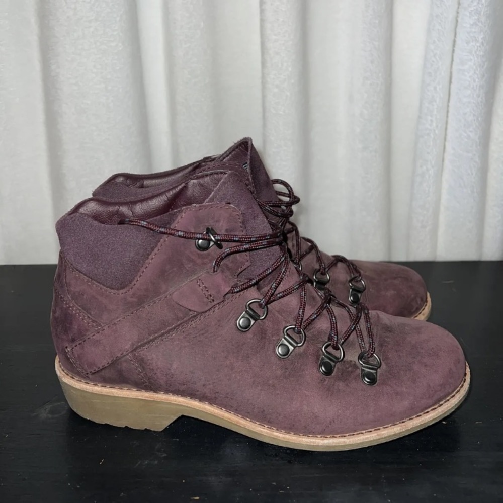 Teva Women's DE LA Vina DOS Alpine Low Fashion Boot Deep Wine EUC